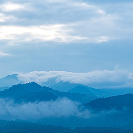 Góry w chmurach - osłona balkonowa, tarasowa